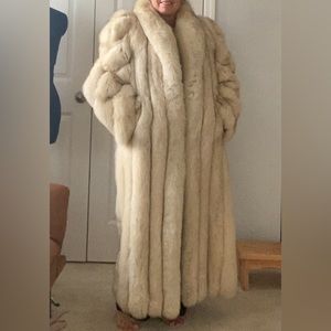 🌺SOLD🌺 Stunning Authentic Blue Fox Fur Coat